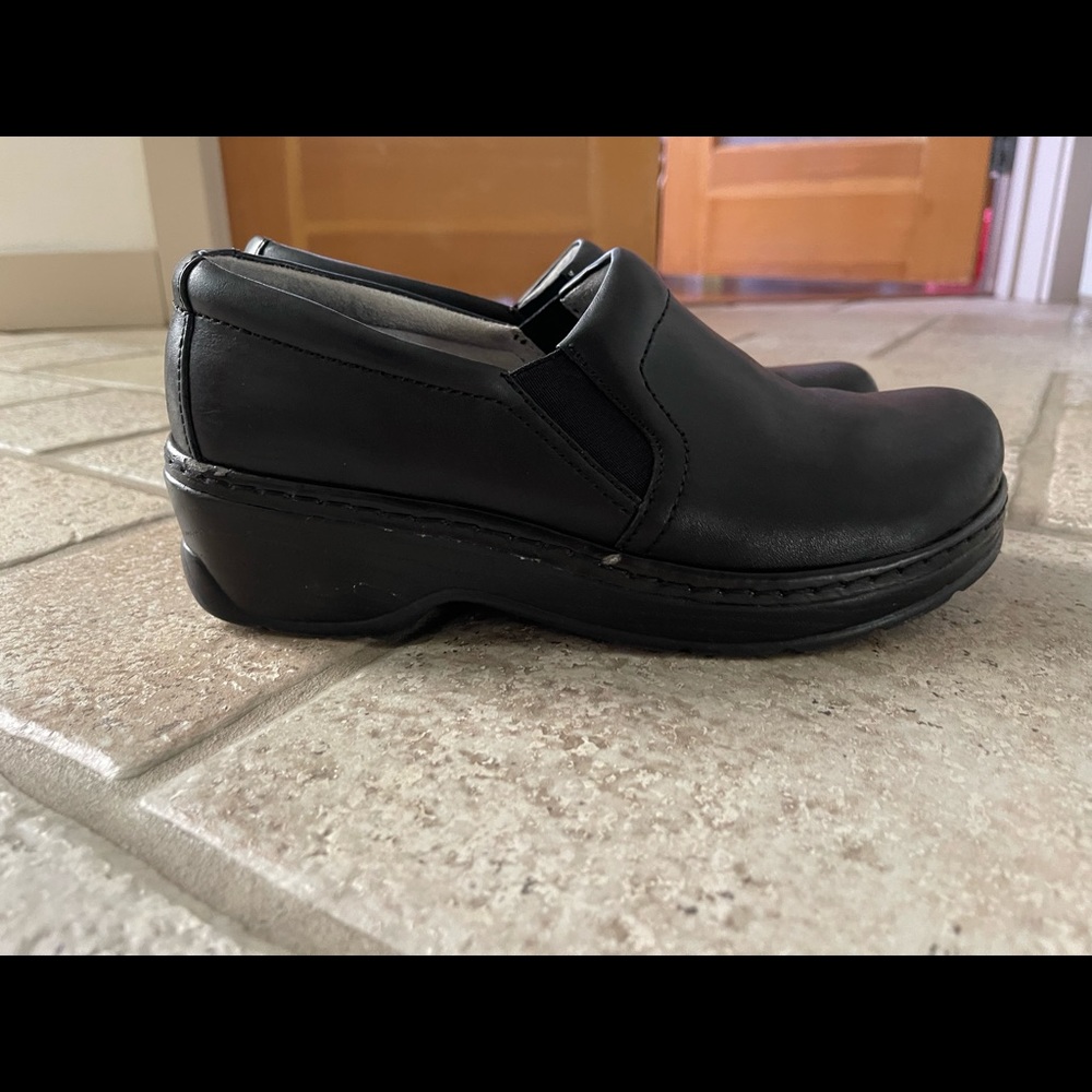 Klogs black leather work shoes